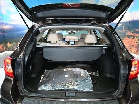 Used 2019 Subaru Outback 2.5i Premium image 41