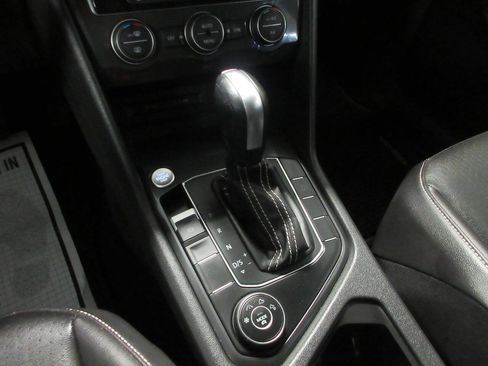 Used 2021 Volkswagen Tiguan SE AWD/4WD image 23