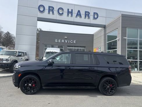 Used 2023 Chevrolet Suburban RST w/ Sport Performance Package image 2