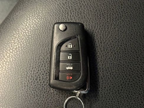 Used 2019 Toyota Camry SE FWD image 15