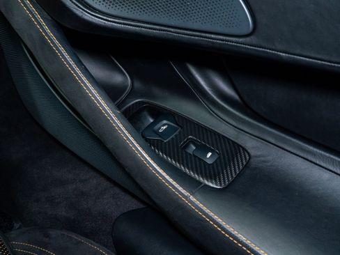 Used 2018 McLaren 570S Spider image 40