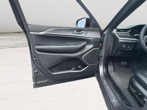 New 2025 Jeep Grand Cherokee Limited w/ Black Appearance Package AWD/4WD image 34
