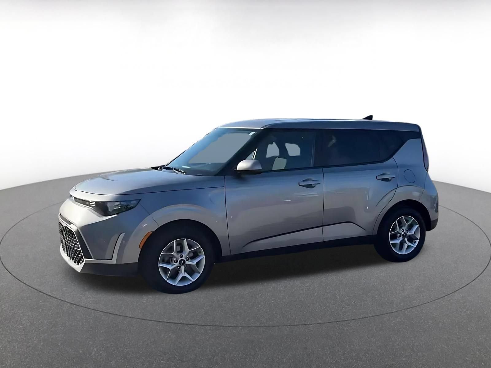Used 2025 Kia Soul LX w/ LX Technology Package FWD image 7