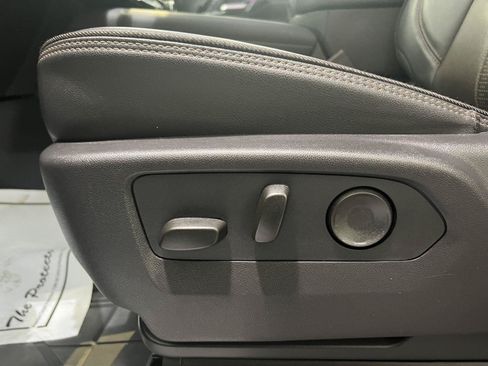 Used 2026 Chevrolet Tahoe High Country AWD/4WD image 39