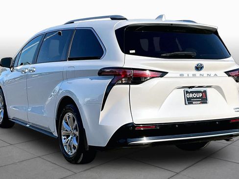 Certified 2022 Toyota Sienna Limited FWD image 11