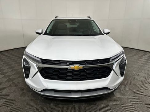 Used 2024 Chevrolet Trax LT w/ Driver Confidence Package image 8