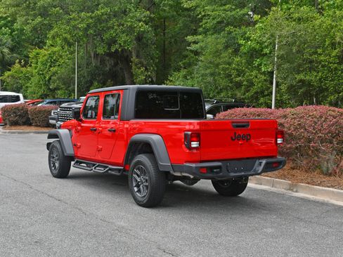 Used 2025 Jeep Gladiator Sport AWD/4WD image 3