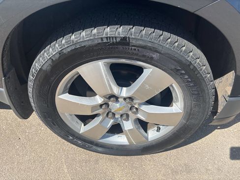 Used 2011 Chevrolet Traverse LTZ FWD image 9