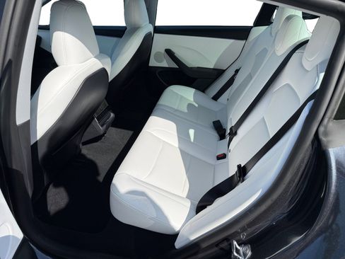 Used 2025 Tesla Model 3 Long Range RWD image 16