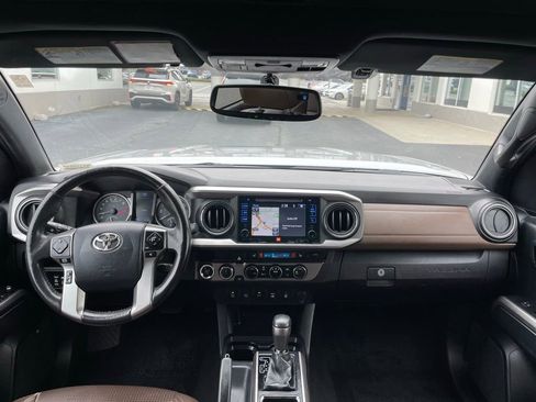 Used 2017 Toyota Tacoma Limited image 10