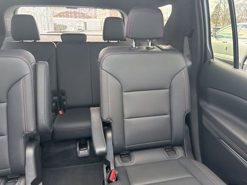 Used 2024 Chevrolet Traverse Z71 w/ Enhanced Driving Package image 16