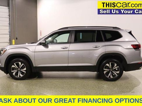 Used 2025 Volkswagen Atlas SE FWD image 4