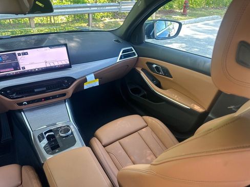 Certified 2025 BMW 330i Sedan image 21