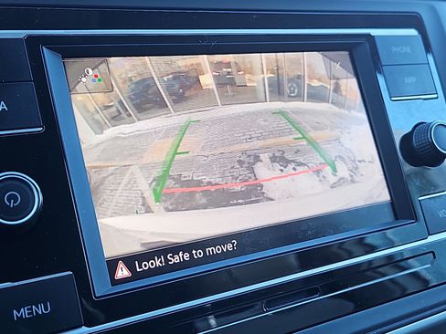 Certified 2022 Volkswagen Atlas SE image 9