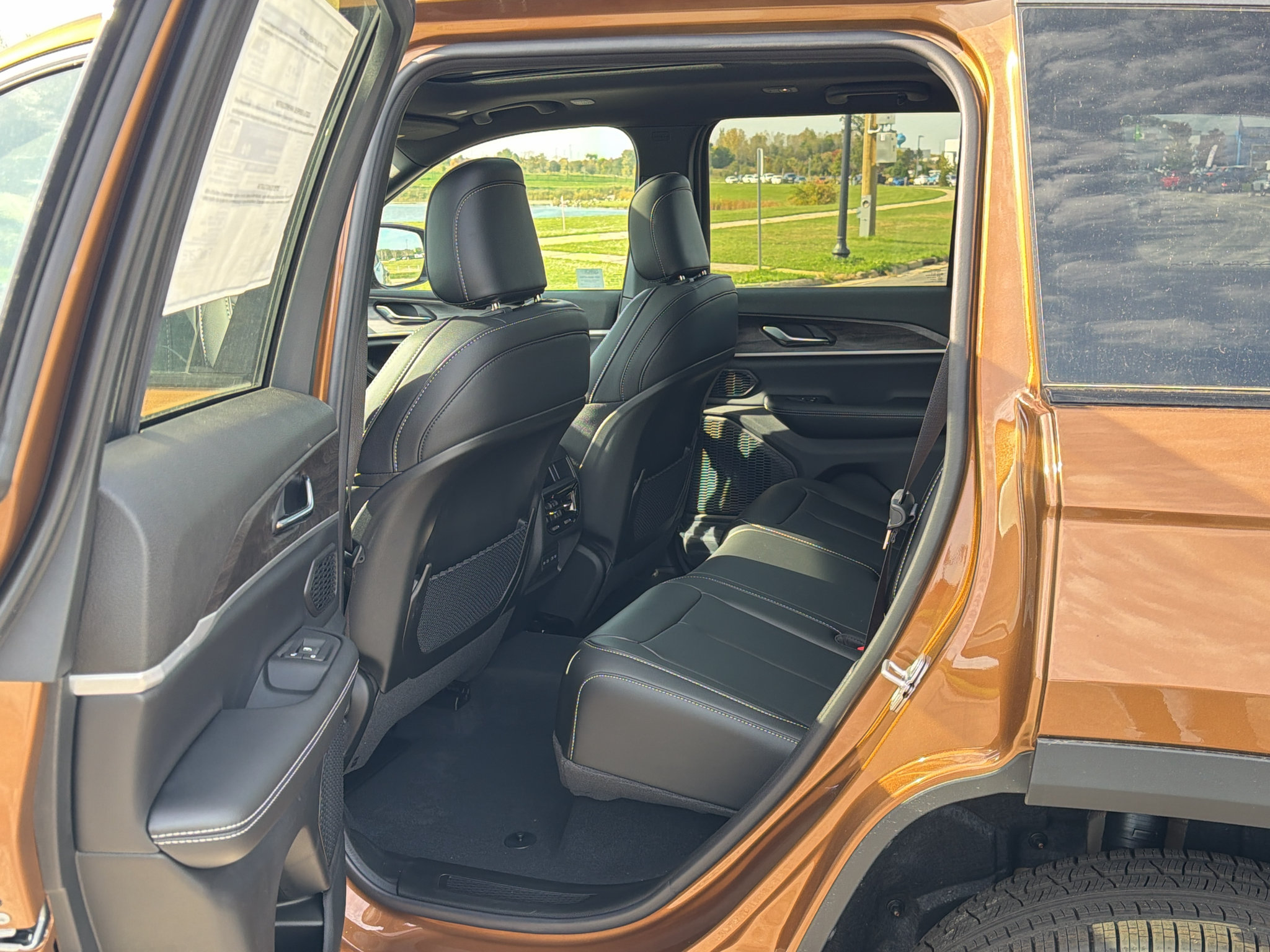 New 2027 Jeep Grand Cherokee Limited w/ Limited Altitude Package AWD/4WD image 34