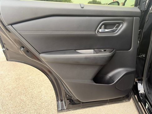 Used 2025 Nissan Rogue Platinum w/ Platinum Premium Package FWD image 27