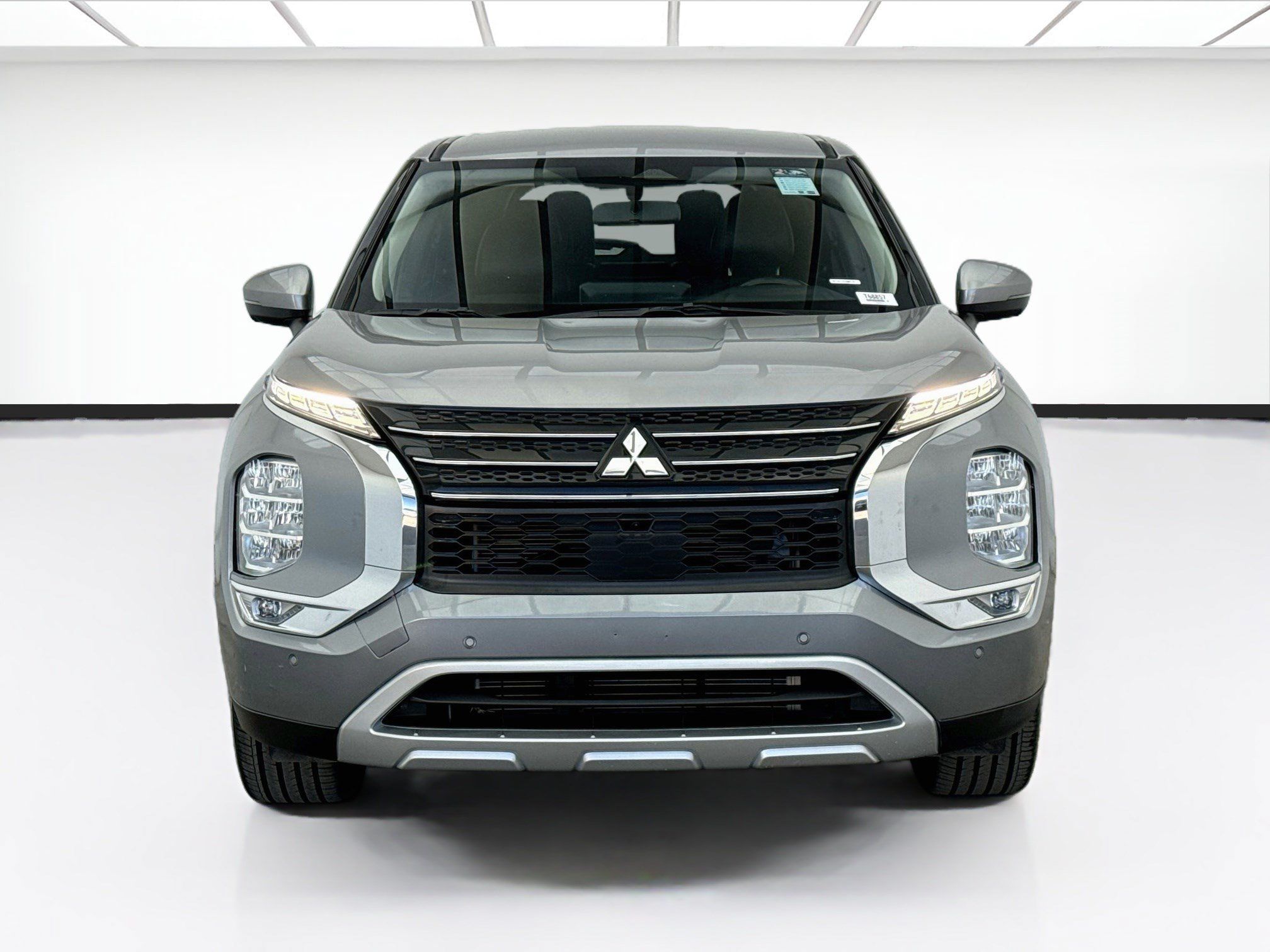 Used 2024 Mitsubishi Outlander SE FWD image 2