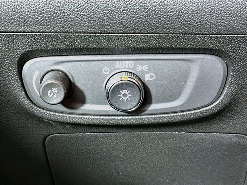 Used 2024 Buick Encore GX Sport Touring AWD/4WD image 10