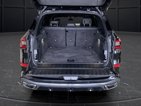 Used 2021 BMW X5 M50i image 16