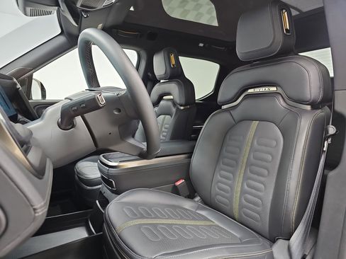 Used 2025 Rivian R1T Adventure image 20