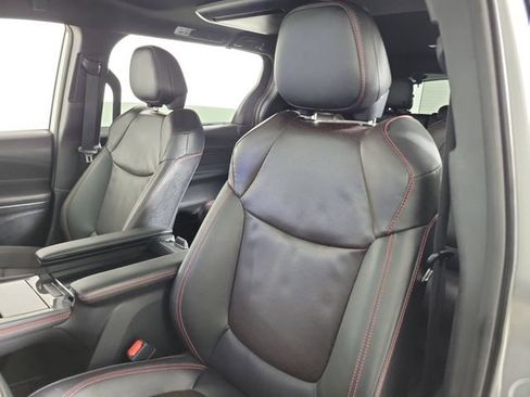 Used 2025 Toyota Sienna XSE w/ XSE Premium Package FWD image 21