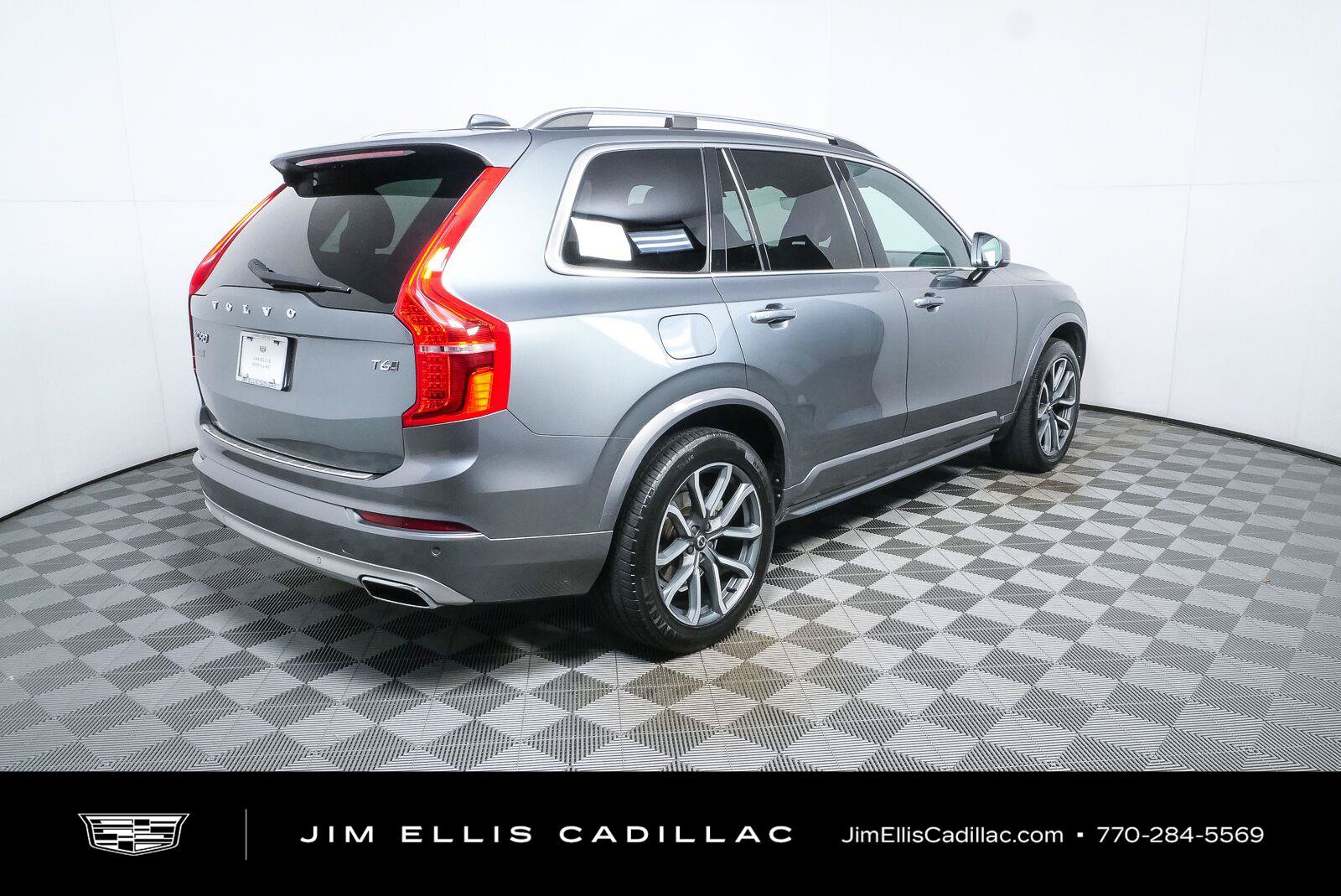 Used 2018 Volvo XC90 T6 Momentum w/ Protection Package Plus AWD/4WD image 3