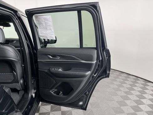 Used 2025 Jeep Grand Cherokee Limited image 45