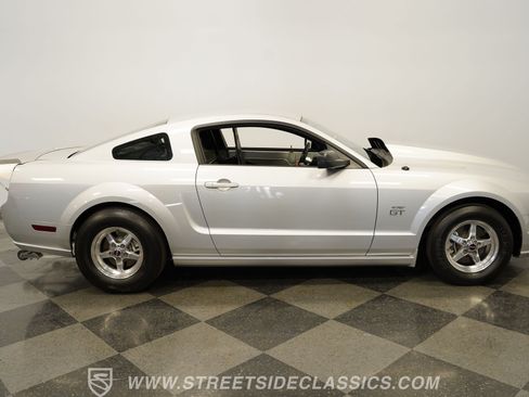 Used 2006 Ford Mustang GT RWD image 15