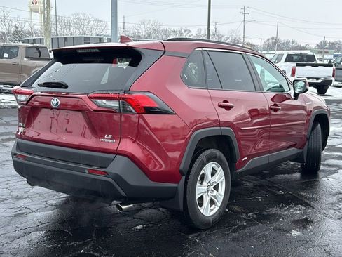 Used 2019 Toyota RAV4 LE image 9