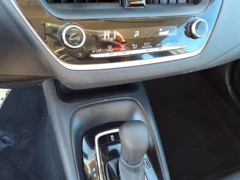 Used 2022 Toyota Corolla LE image 22
