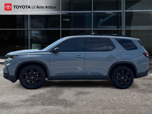 Used 2025 Honda Pilot Black Edition image 10