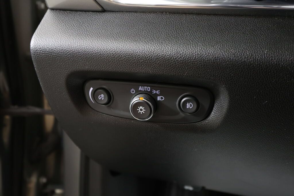Used 2018 Chevrolet Traverse LT FWD image 32