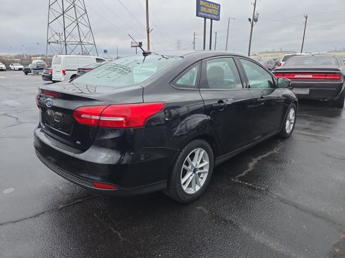 Used 2017 Ford Focus SE image 5