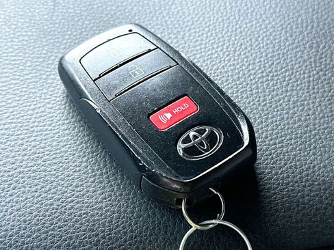 Used 2025 Toyota Tacoma TRD Sport AWD/4WD image 29