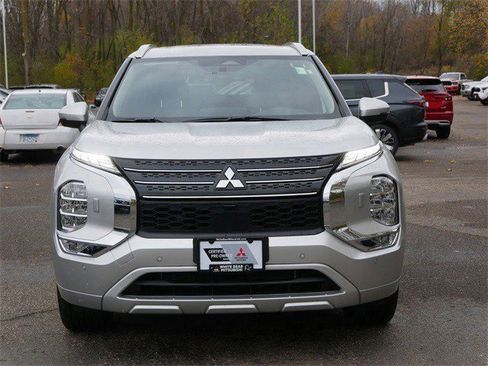Used 2025 Mitsubishi Outlander SEL image 2