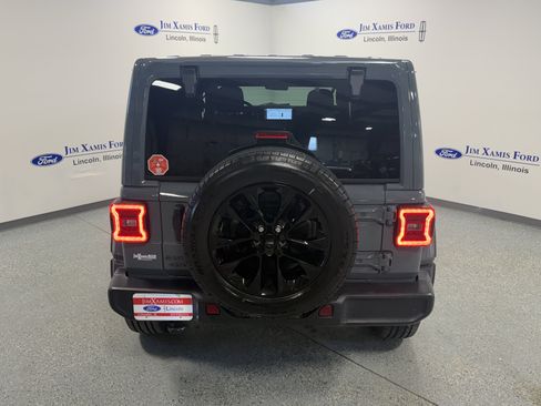 Used 2025 Jeep Wrangler Unlimited Sahara w/ Safety Group AWD/4WD image 32