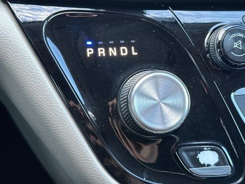 Used 2017 Chrysler Pacifica Touring-L image 24