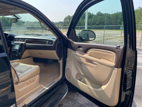 Used 2013 GMC Yukon XL Denali RWD image 21