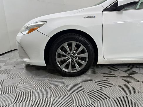 Used 2017 Toyota Camry XLE w/ Moonroof Package FWD image 25