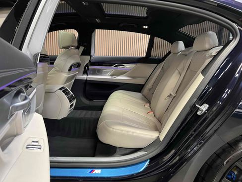 Used 2021 BMW 750i xDrive w/ Executive Package AWD/4WD image 57