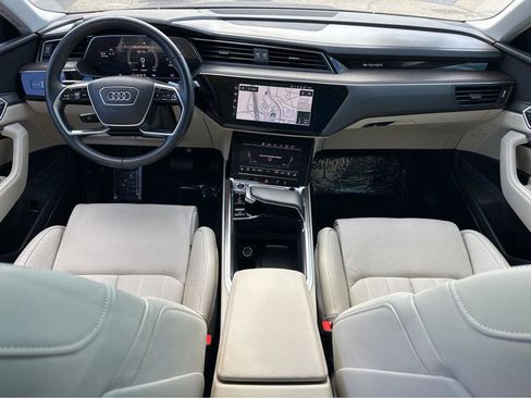Used 2021 Audi e-tron Prestige w/ Prestige Package image 4