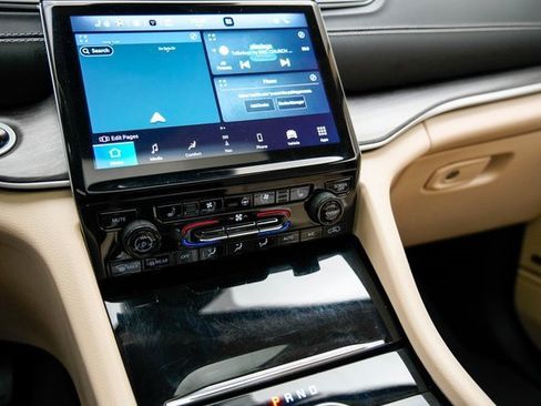 Used 2022 Jeep Grand Cherokee Limited w/ Luxury Tech Group II image 23