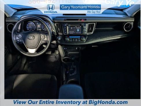 Used 2018 Toyota RAV4 XLE FWD image 17