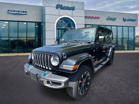 Used 2022 Jeep Wrangler Unlimited Sahara w/ Cold Weather Group image 4