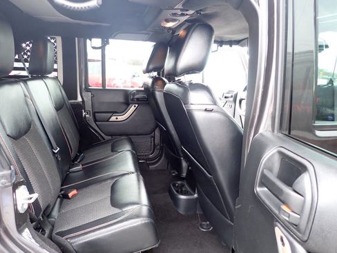 Used 2017 Jeep Wrangler Unlimited Sahara AWD/4WD image 11