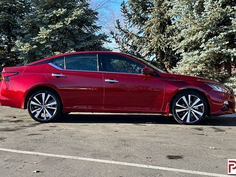 Used 2020 Nissan Altima 2.5 Platinum image 3