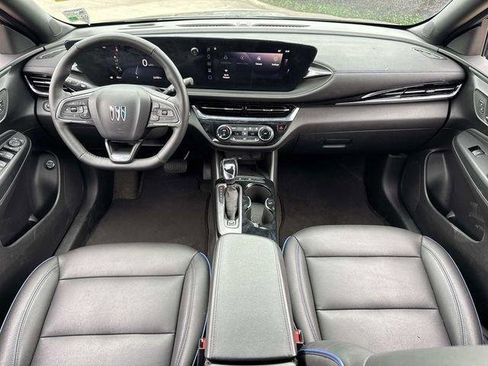 Used 2025 Buick Envista Sport Touring w/ Convenience I Package FWD image 17