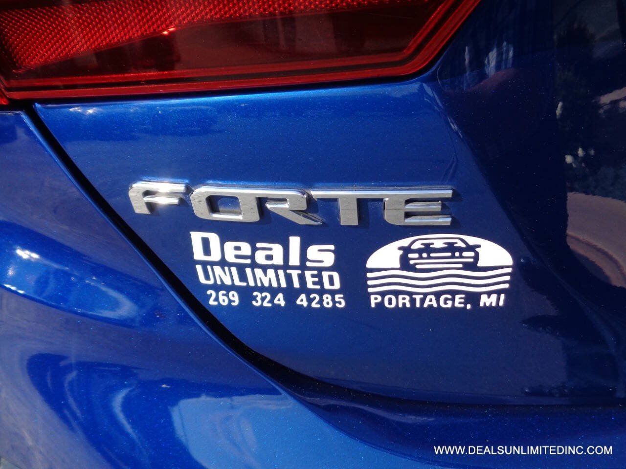 Used 2020 Kia Forte LXS FWD image 5
