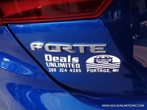 Used 2020 Kia Forte LXS FWD image 5