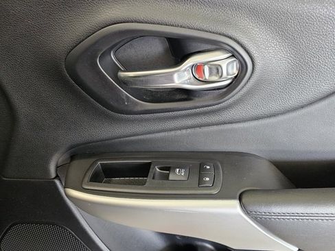 Used 2018 Jeep Cherokee Overland w/ Technology Group image 35